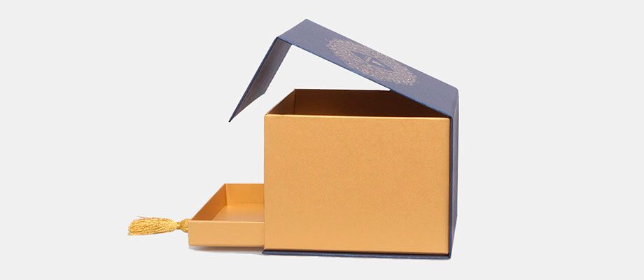 Коробка с откидной крышкой и выдвижным ящиком TР_200515
