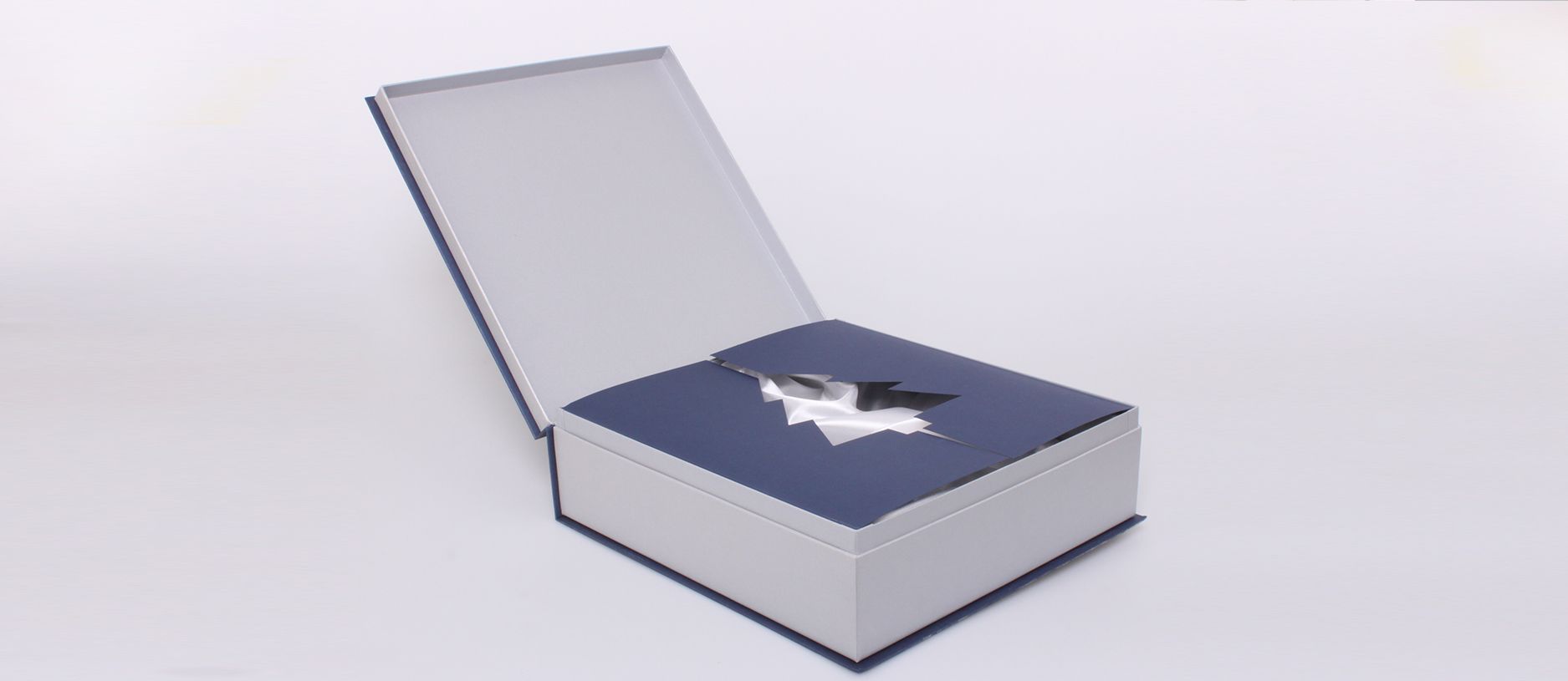 Новогодняя коробка с тканевым ложементом 