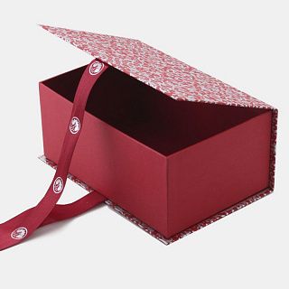 Подарочная коробка-шкатулка на лентах с принтом